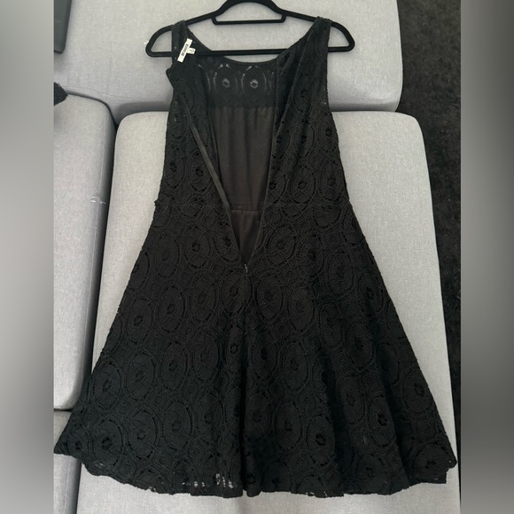 BB Dakota black lace dress size 8 worn once - Picture 2 of 2